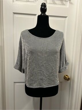 Caution to the wind medium women’s blouse work top black white vertical cuffed